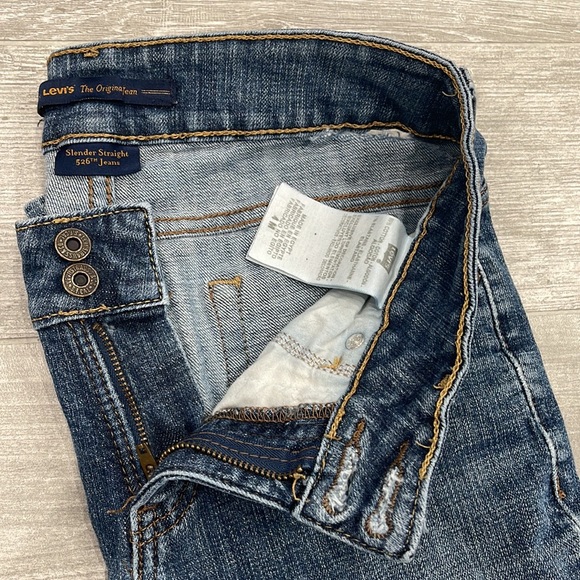 D- Levi’s Slender Straight 526 Jeans - Picture 3 of 9